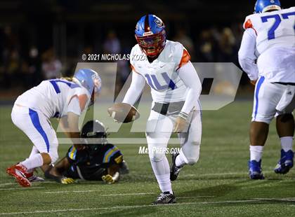 Thumbnail 3 in Serra vs. Warren photogallery.