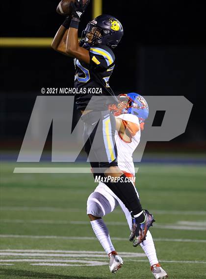 Thumbnail 3 in Serra vs. Warren photogallery.