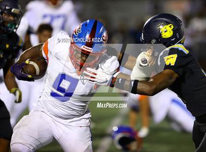 Thumbnail 3 in Serra vs. Warren photogallery.