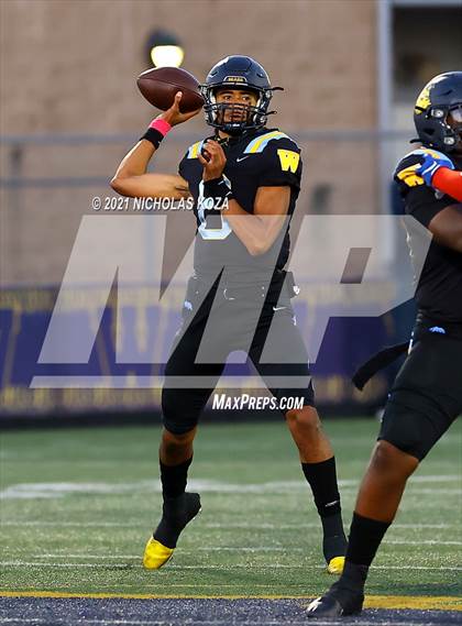 Thumbnail 2 in Serra vs. Warren photogallery.