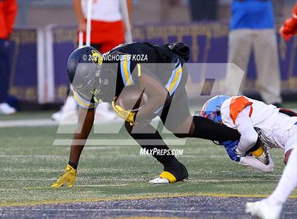 Thumbnail 2 in Serra vs. Warren photogallery.