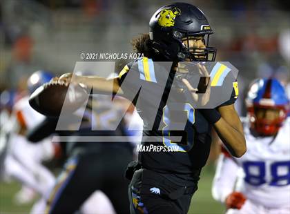 Thumbnail 2 in Serra vs. Warren photogallery.