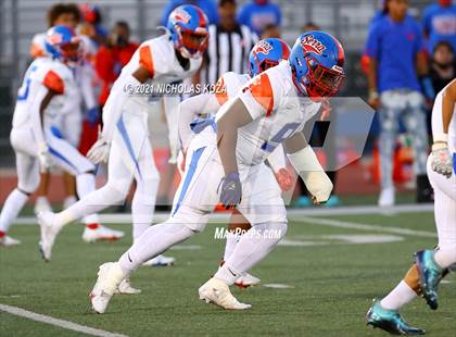 Thumbnail 3 in Serra vs. Warren photogallery.