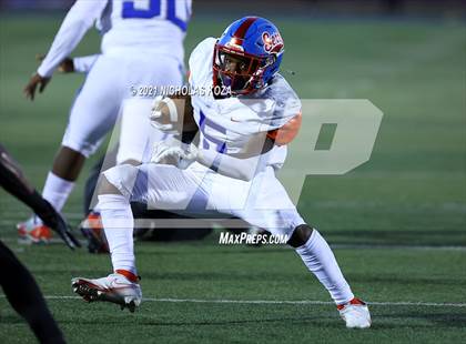Thumbnail 1 in Serra vs. Warren photogallery.