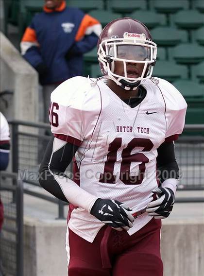 Thumbnail 3 in Hutchinson-Central Tech vs. Riverside photogallery.
