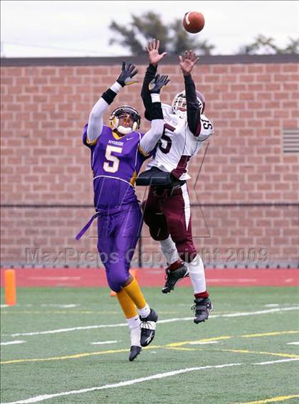 Thumbnail 2 in Hutchinson-Central Tech vs. Riverside photogallery.