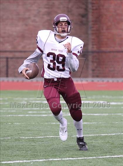 Thumbnail 3 in Hutchinson-Central Tech vs. Riverside photogallery.