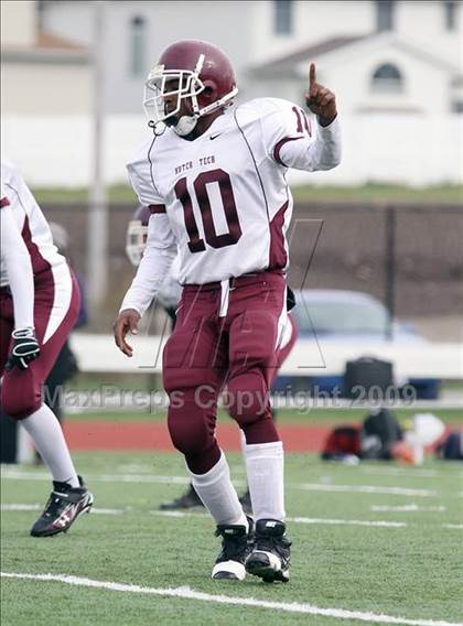 Thumbnail 2 in Hutchinson-Central Tech vs. Riverside photogallery.