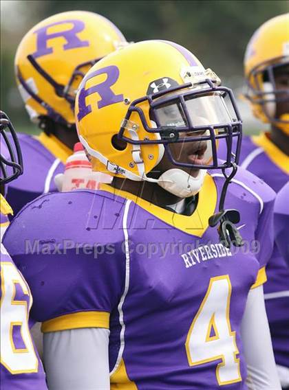 Thumbnail 2 in Hutchinson-Central Tech vs. Riverside photogallery.