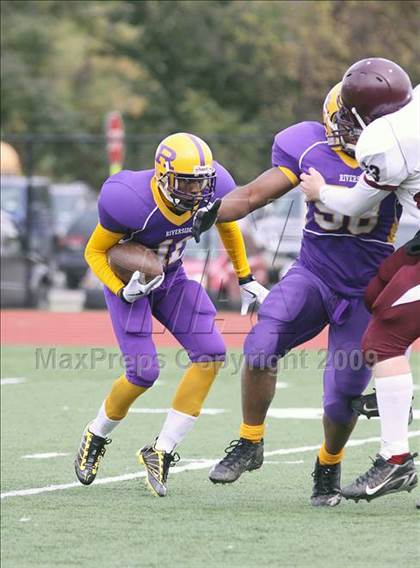 Thumbnail 3 in Hutchinson-Central Tech vs. Riverside photogallery.