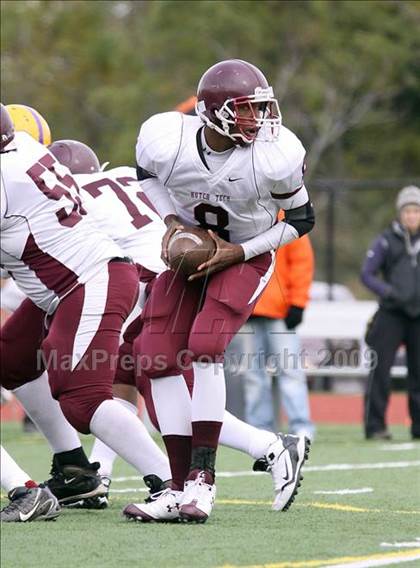 Thumbnail 3 in Hutchinson-Central Tech vs. Riverside photogallery.