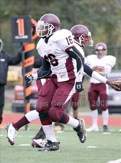Thumbnail 2 in Hutchinson-Central Tech vs. Riverside photogallery.