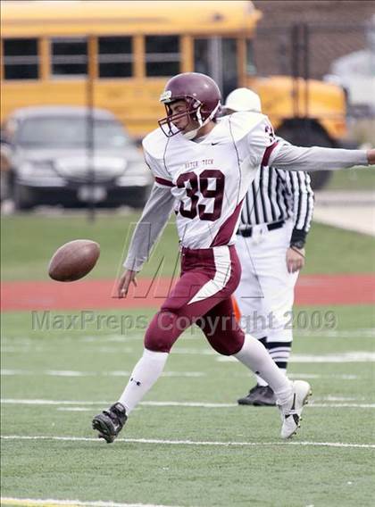 Thumbnail 3 in Hutchinson-Central Tech vs. Riverside photogallery.