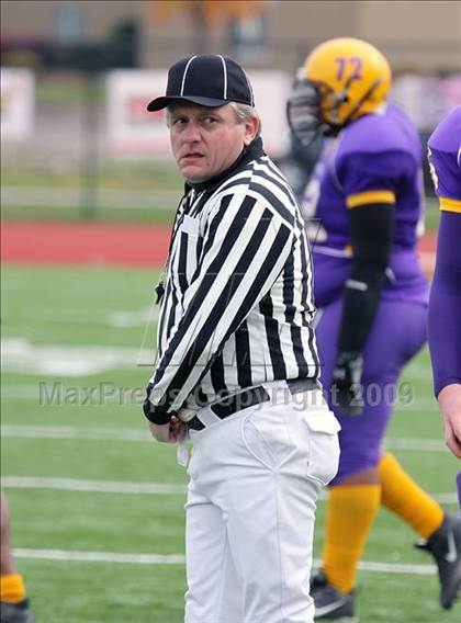 Thumbnail 3 in Hutchinson-Central Tech vs. Riverside photogallery.