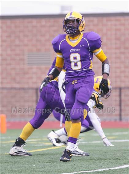 Thumbnail 3 in Hutchinson-Central Tech vs. Riverside photogallery.