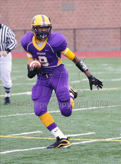 Thumbnail 3 in Hutchinson-Central Tech vs. Riverside photogallery.