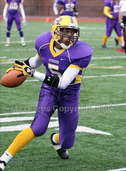 Thumbnail 3 in Hutchinson-Central Tech vs. Riverside photogallery.