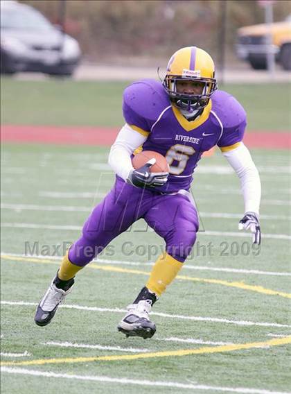 Thumbnail 1 in Hutchinson-Central Tech vs. Riverside photogallery.
