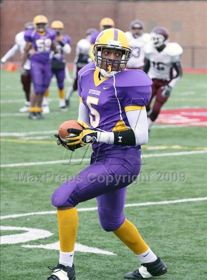 Thumbnail 2 in Hutchinson-Central Tech vs. Riverside photogallery.