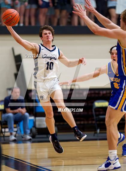 Thumbnail 2 in Alamo Heights vs Boerne Champion (UIL 5A Regional Quarterfinal) photogallery.