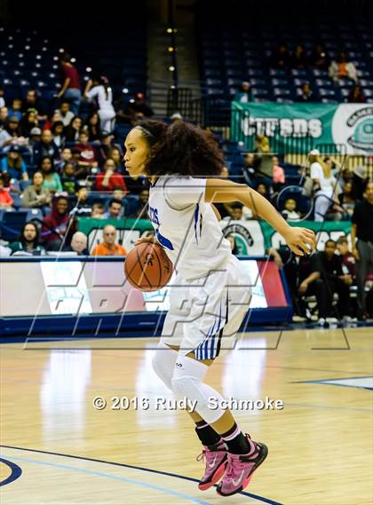Thumbnail 3 in Mission Hills vs. La Jolla Country Day (CIF SDS Open Division Final) photogallery.