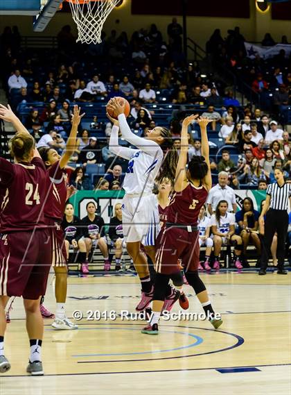 Thumbnail 2 in Mission Hills vs. La Jolla Country Day (CIF SDS Open Division Final) photogallery.