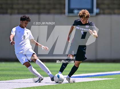 Thumbnail 3 in Vandegrift vs. Mesquite (UIL 6A Soccer Division II Final) photogallery.