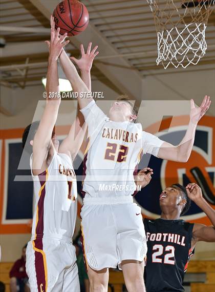 Thumbnail 3 in Foothill vs. Calaveras (Running with the Pack) photogallery.