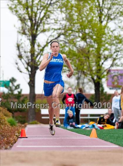 Thumbnail 3 in Hamline Elite Meet (Girls Triple Jump) photogallery.