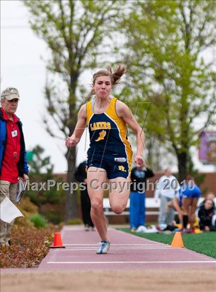 Thumbnail 1 in Hamline Elite Meet (Girls Triple Jump) photogallery.