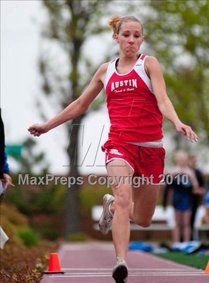 Thumbnail 3 in Hamline Elite Meet (Girls Triple Jump) photogallery.