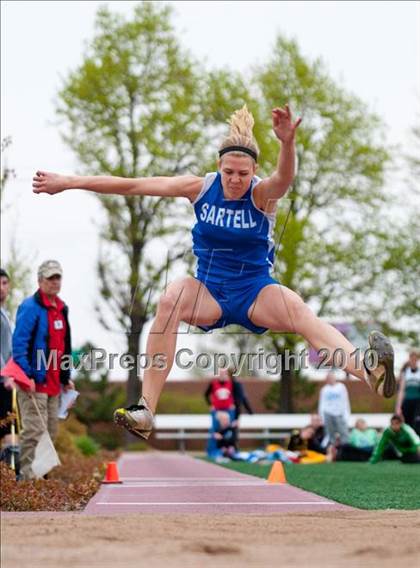Thumbnail 1 in Hamline Elite Meet (Girls Triple Jump) photogallery.