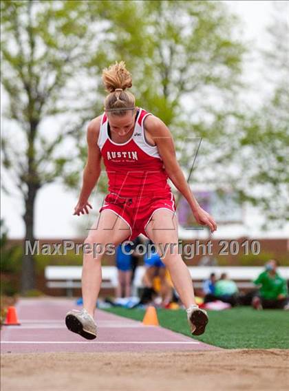 Thumbnail 2 in Hamline Elite Meet (Girls Triple Jump) photogallery.