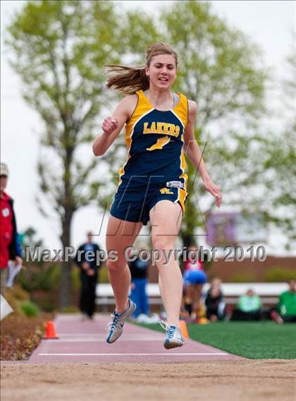 Thumbnail 1 in Hamline Elite Meet (Girls Triple Jump) photogallery.