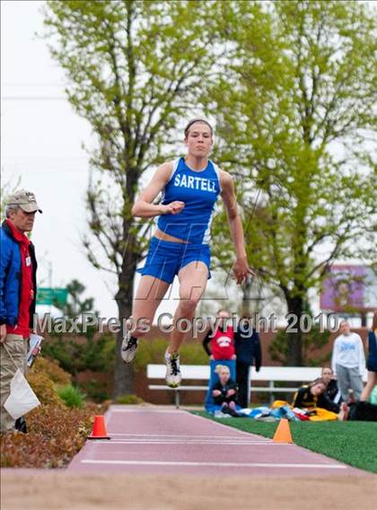 Thumbnail 1 in Hamline Elite Meet (Girls Triple Jump) photogallery.