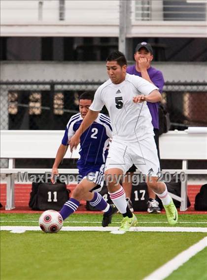 Thumbnail 2 in Angleton vs Terry (Angleton Wildcat Invitational) photogallery.