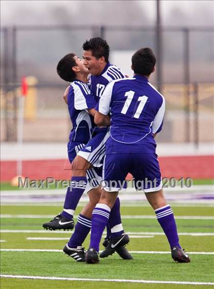 Thumbnail 2 in Angleton vs Terry (Angleton Wildcat Invitational) photogallery.