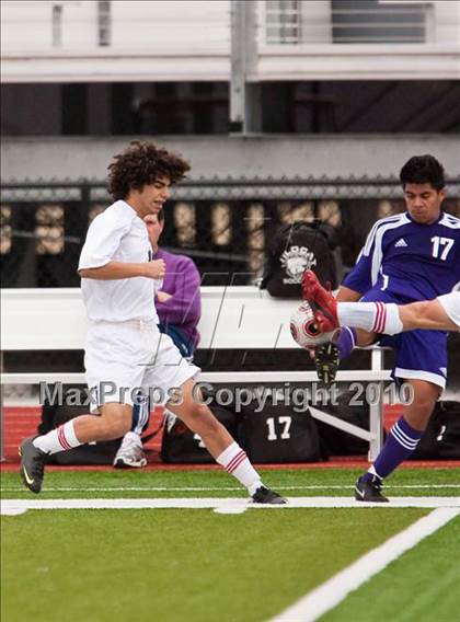 Thumbnail 2 in Angleton vs Terry (Angleton Wildcat Invitational) photogallery.