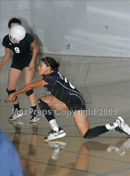 Thumbnail 3 in Pleasant Grove vs. Chavez (Edison Viking Classic) photogallery.