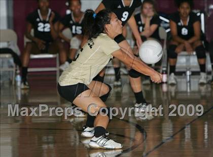 Thumbnail 3 in Pleasant Grove vs. Chavez (Edison Viking Classic) photogallery.