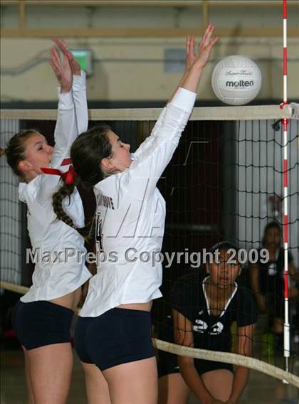 Thumbnail 2 in Pleasant Grove vs. Chavez (Edison Viking Classic) photogallery.