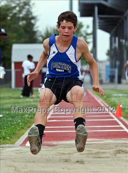 Thumbnail 2 in SWYL JV Finals (Field Events) photogallery.