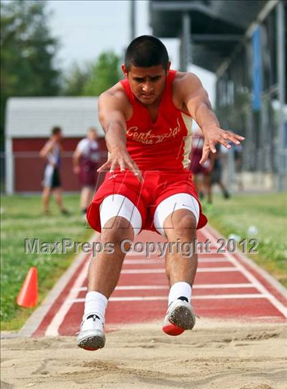 Thumbnail 3 in SWYL JV Finals (Field Events) photogallery.
