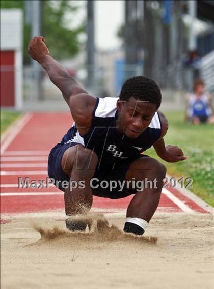Thumbnail 1 in SWYL JV Finals (Field Events) photogallery.
