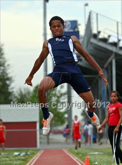 Thumbnail 1 in SWYL JV Finals (Field Events) photogallery.