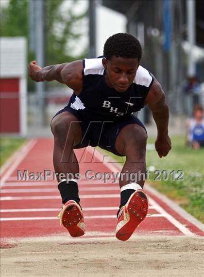 Thumbnail 3 in SWYL JV Finals (Field Events) photogallery.