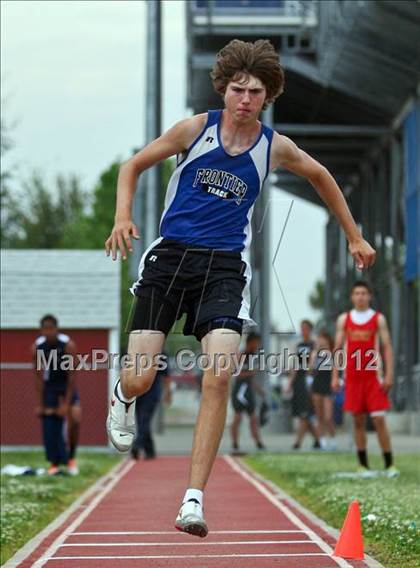 Thumbnail 1 in SWYL JV Finals (Field Events) photogallery.