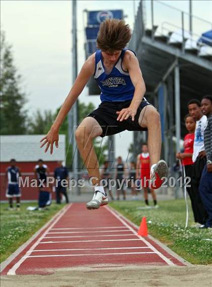 Thumbnail 1 in SWYL JV Finals (Field Events) photogallery.