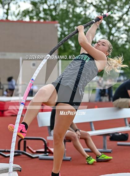 Thumbnail 3 in IHSAA Pike Regional (Pole Vault)  photogallery.
