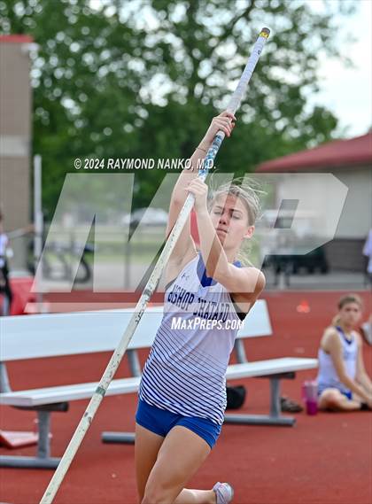 Thumbnail 2 in IHSAA Pike Regional (Pole Vault)  photogallery.